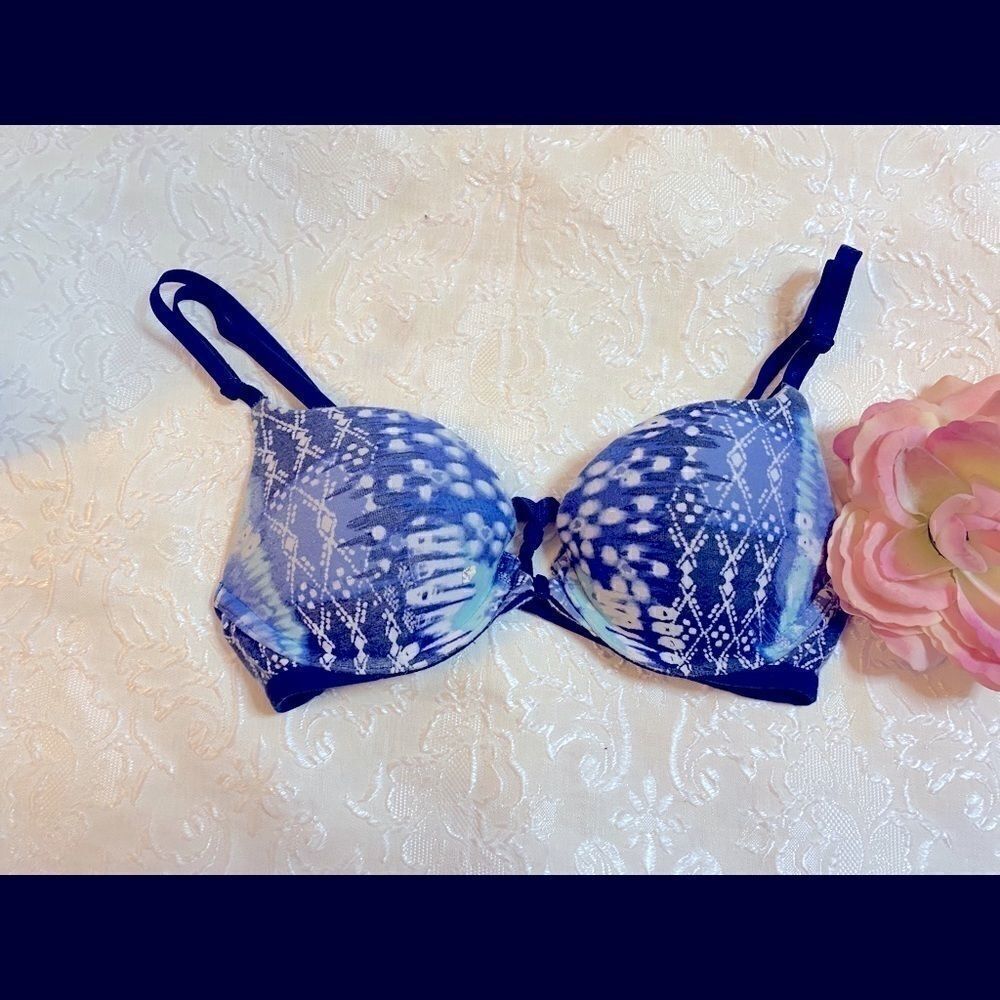 🥀Victoria’s Secret very Sexy PiGeonnant Bra 34B